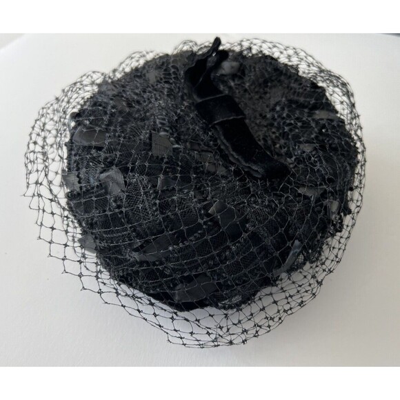 Vintage Women's Black Face Netting Weaved Pillbox Hat USA Union Made HH207802 - Picture 1 of 16
